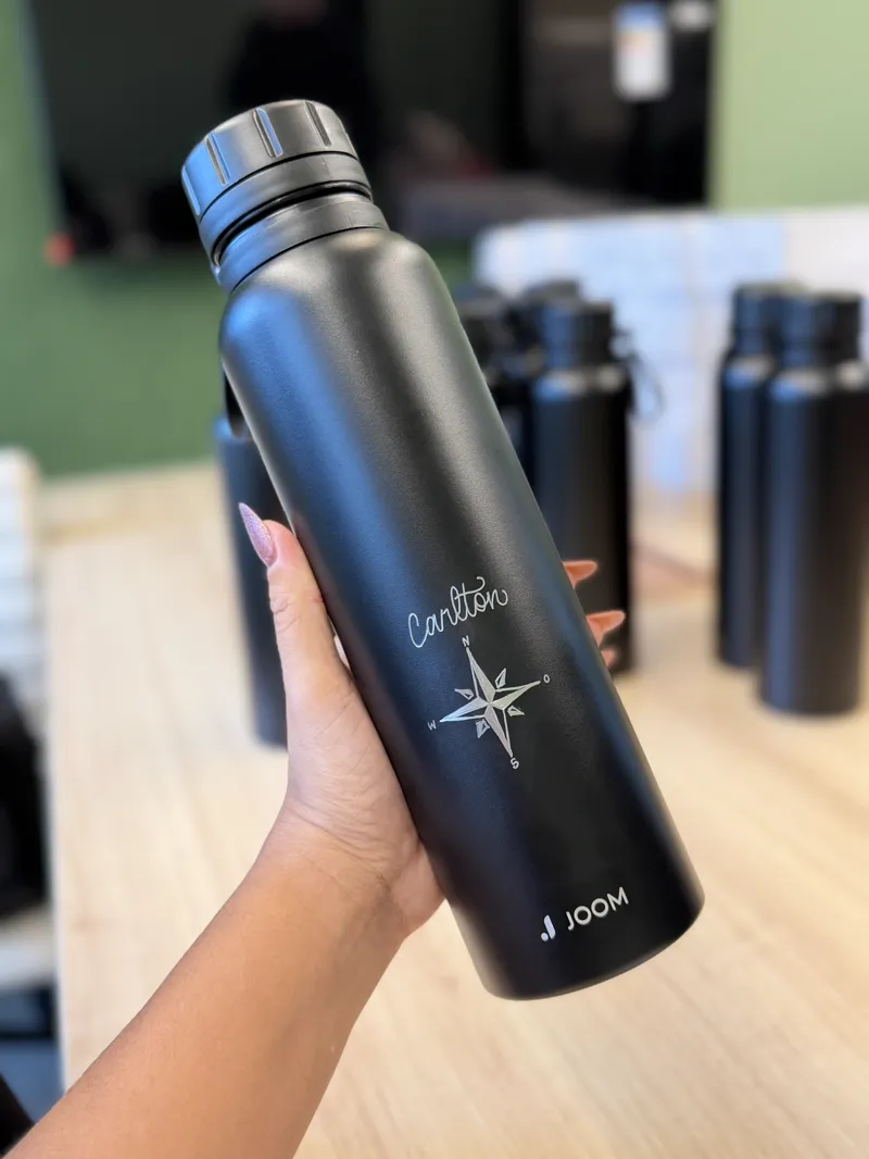 Garrafa corporativa personalizada com caligrafia